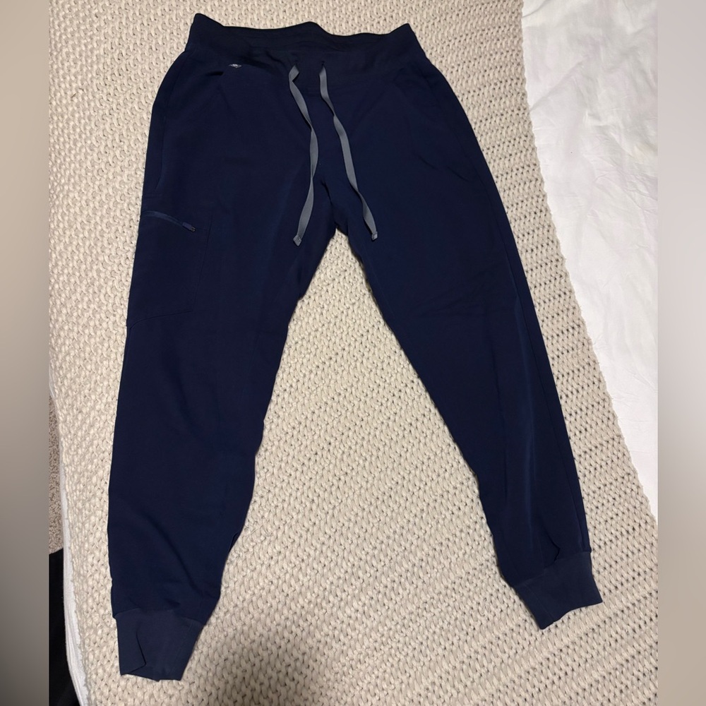 Figs women’s jogger navy scrub pants